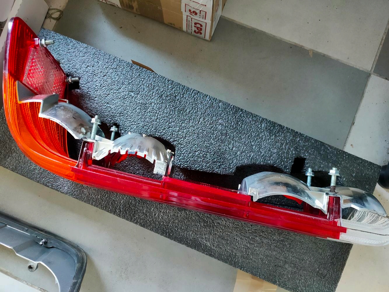 Klosz tylnej lampy Mercedes 107 USA nowy - obrazek 7