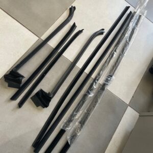 8 Uszczelek szyb bok Mercedes C123 Coupe Zgarniacze