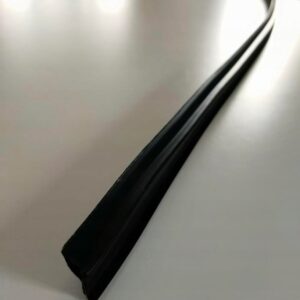 Zgarniacz szyby wewnątrz Mercedes C123