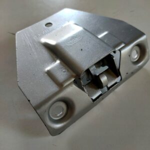 Zamek klapy bagażnika Mercedes 107