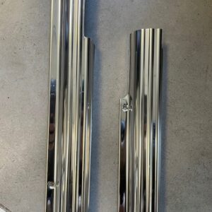 2 Listwy nakładki na progi (na 5 śrubek) Mercedes 107 SL Nowe