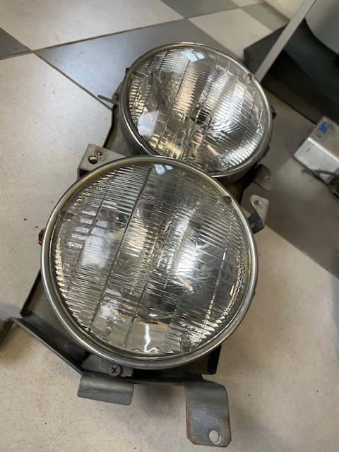 Otok / oring chrom lampy przód Mercedes 107 USA - obrazek 3