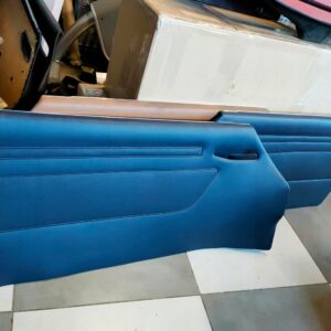 Boczki drzwi Mercedes 107 przód para niebieskie