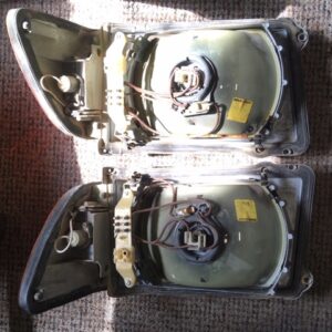 2 lampy przód Europa Mercedes 107 stan w miare dobry