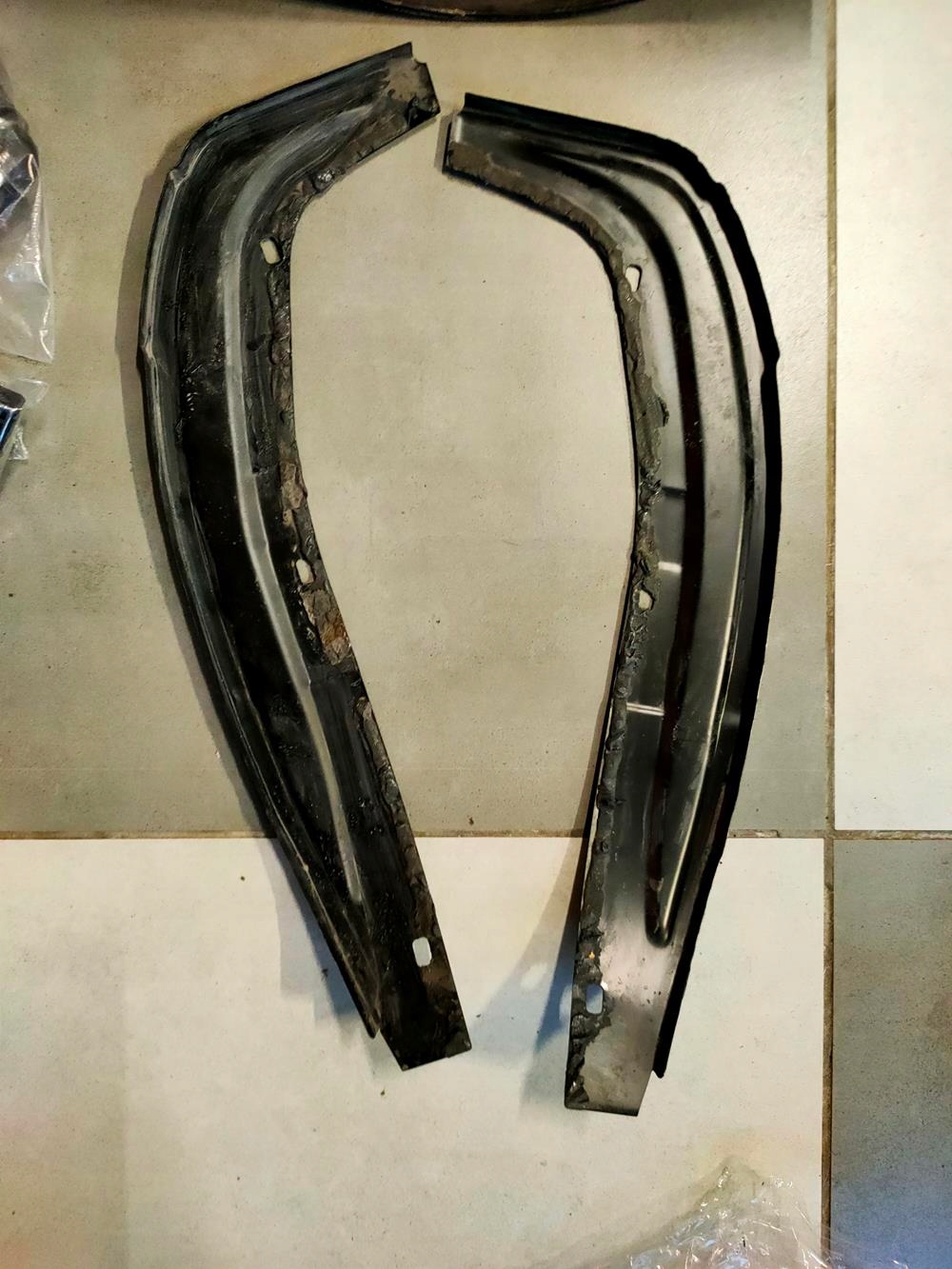 Osłona błotnika Mercedes 107 - obrazek 2