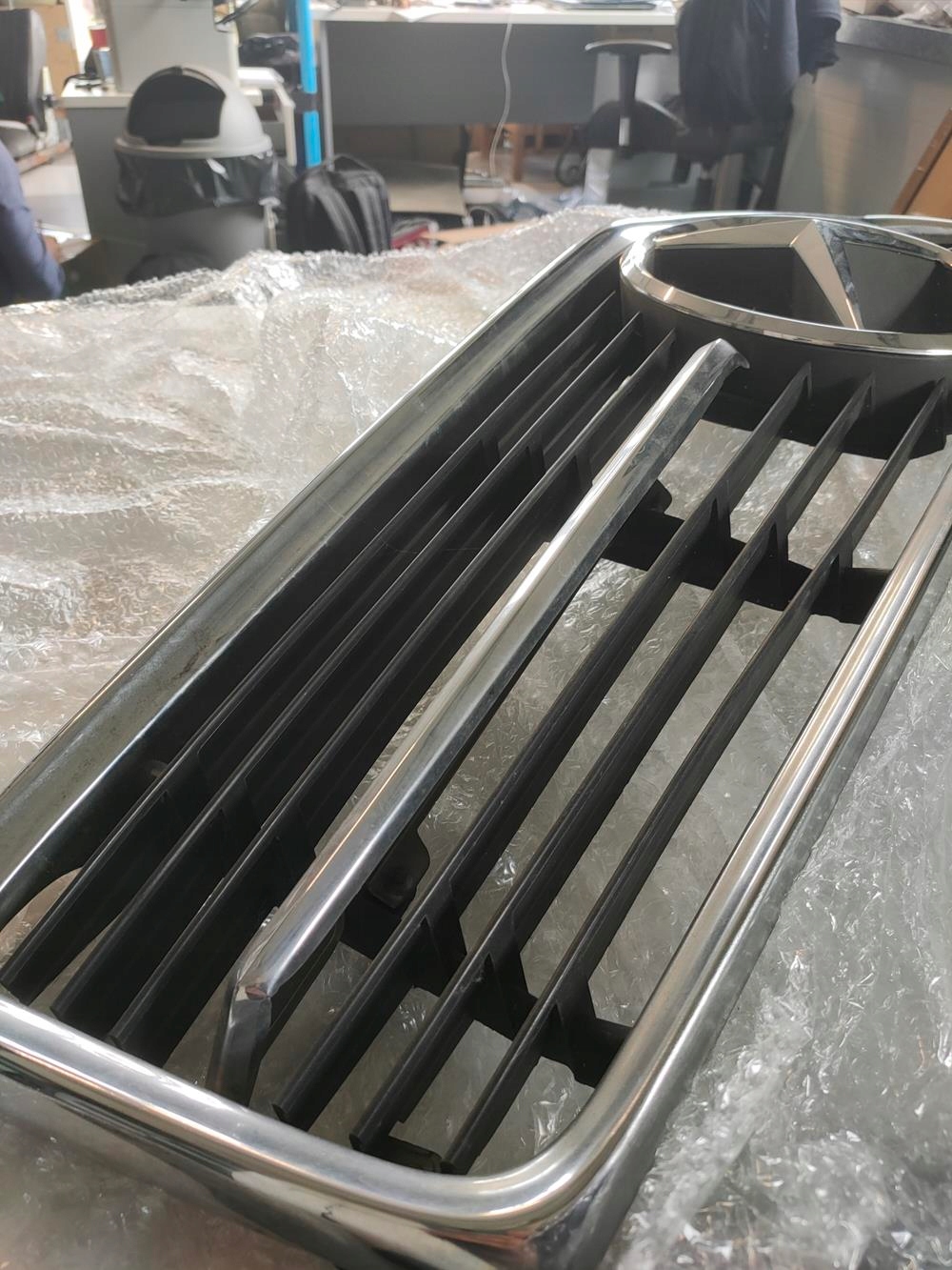 Grill kompletny Mercedes W107 ładny - obrazek 2