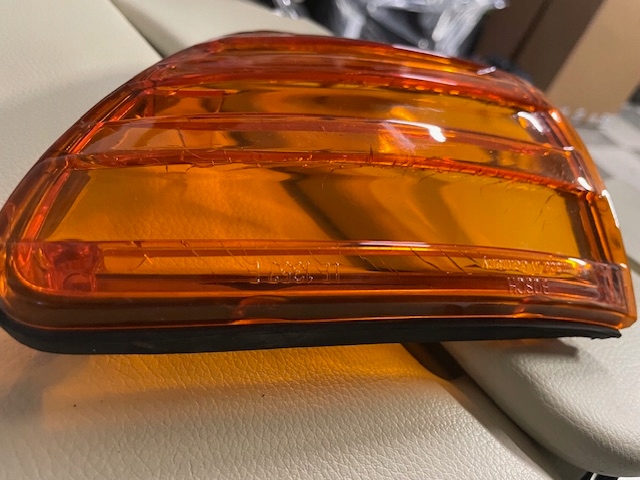 Przedni klosz kierunkowskazu Mercedes 107 USA ładny z uszczelką - obrazek 3