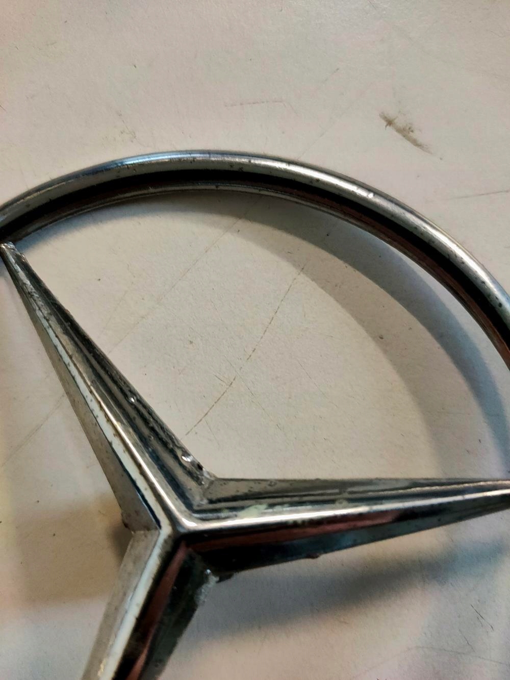 Emblemat Gwiazda klapy bagażnika Mercedes 107 na śrubę - obrazek 8