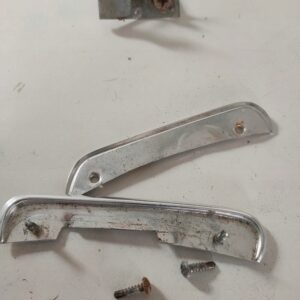 Blaszki uchwytu boczka drzwi wewnątrz do Mercedesa W107 Para Lewa