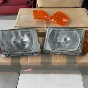 2 lampy przód Europa Mercedes 107 ładne, nowe 4 klosze