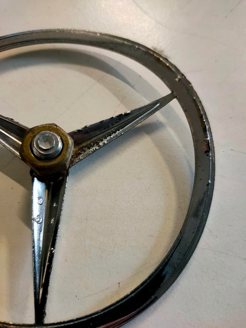 Emblemat Gwiazda klapy bagażnika Mercedes 107 na śrubę - obrazek 5