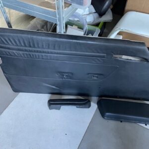 Boczek drzwi Lewy przód Mercedes 107 czarny Oryg.