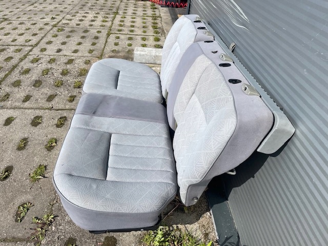 Tylna kanapa z roletą Mercedes 124 T124 Kombi - obrazek 3