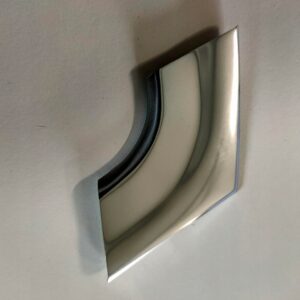 Narożnik ramy / listwy szyby czołowej Mercedes 107 oryginał