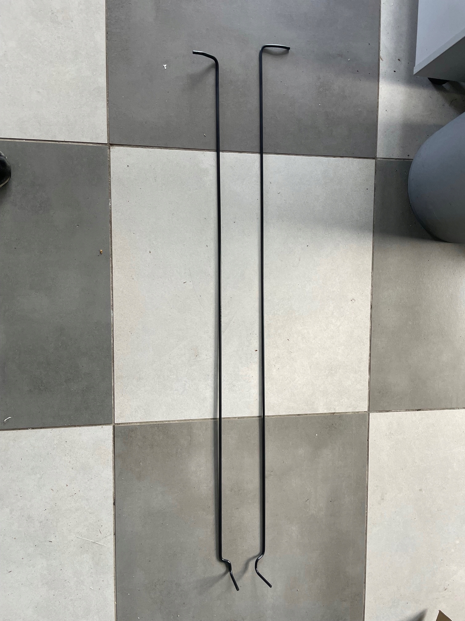 Pręty - sprężyny klapy bagażnika Mercedes 107 SL Cabrio
