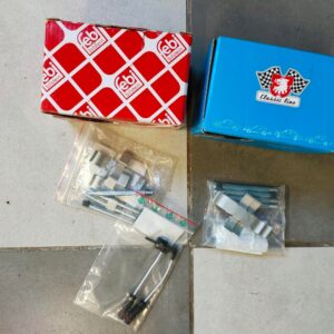 Zestaw klocków hamulcowych z elementami mont. Mercedes 107 560SL