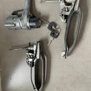 Zestaw klamki i stacyjka z kluczykami Mercedes 107 300SL i 560SL 88 rok