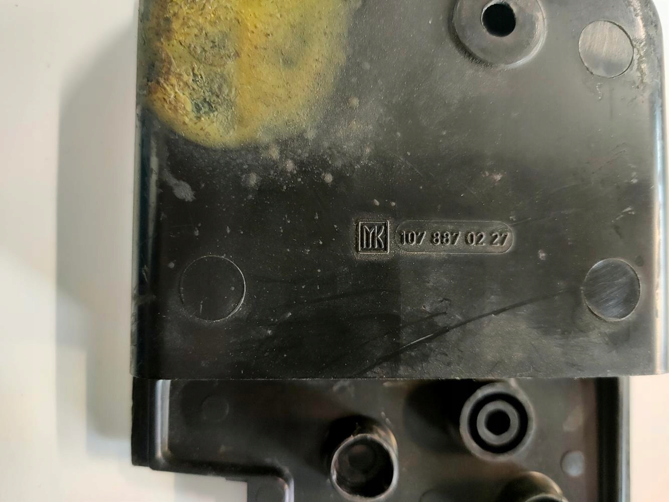 Kaseta rączki otwierania maski Mercedes W107 ładna - obrazek 4