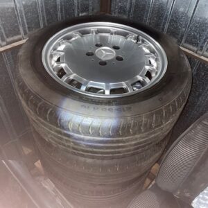 4 Idealne Koła do Mercedes 107 i 129 16-ki Gullideckel