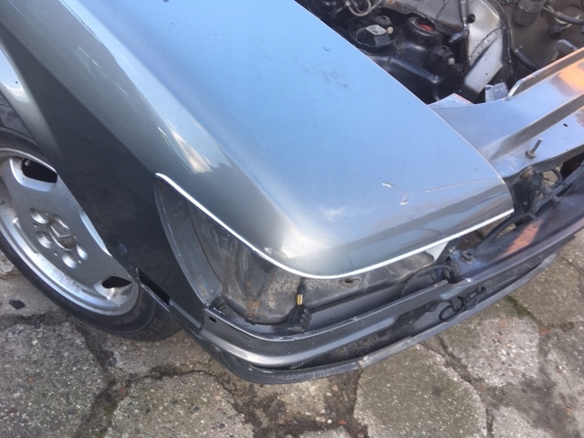 Listwa brewka nad lampę przód Mercedes 107 prawa - obrazek 7
