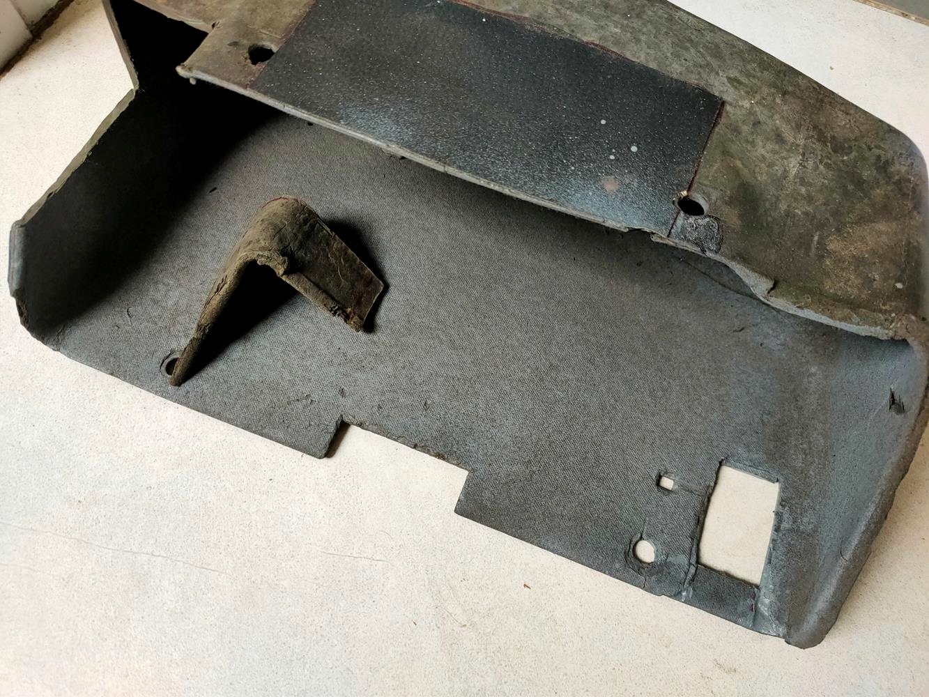 Wnęka schowka Mercedes 107