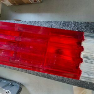 Klosz tylnej lampy Mercedes 107 USA nowy
