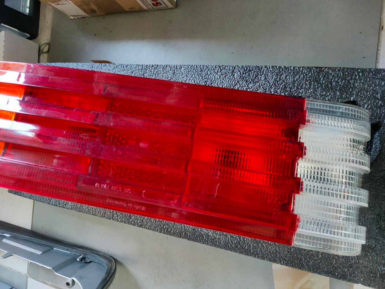Klosz tylnej lampy Mercedes 107 USA nowy