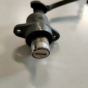 Zamek klapy bagażnika Mercedes 107 na szeroki kluczyk