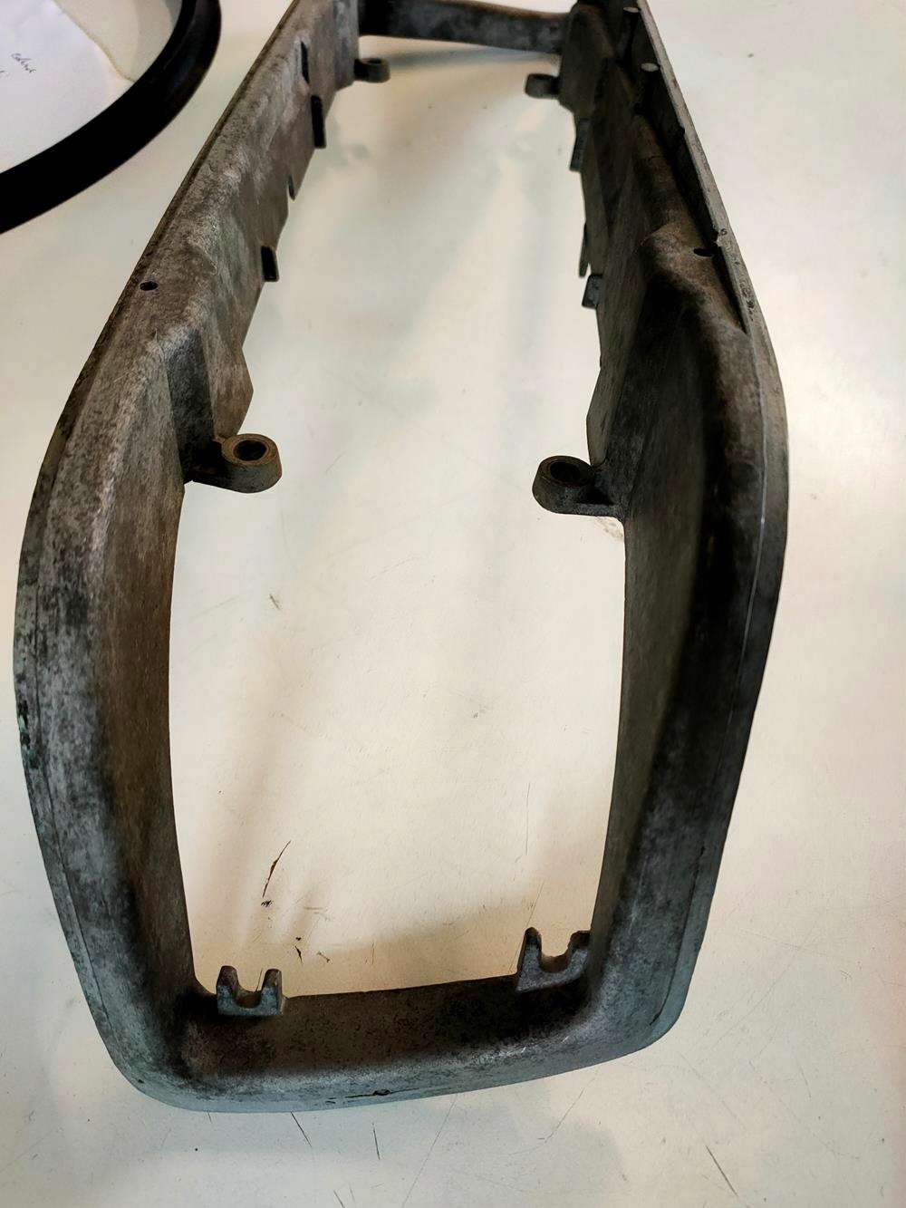 Rama lampy prawy tył Mercedes 107