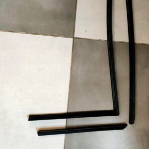 Zestaw 4 bocznych uszczelek Softtopu Mercedes 107 Oryginał