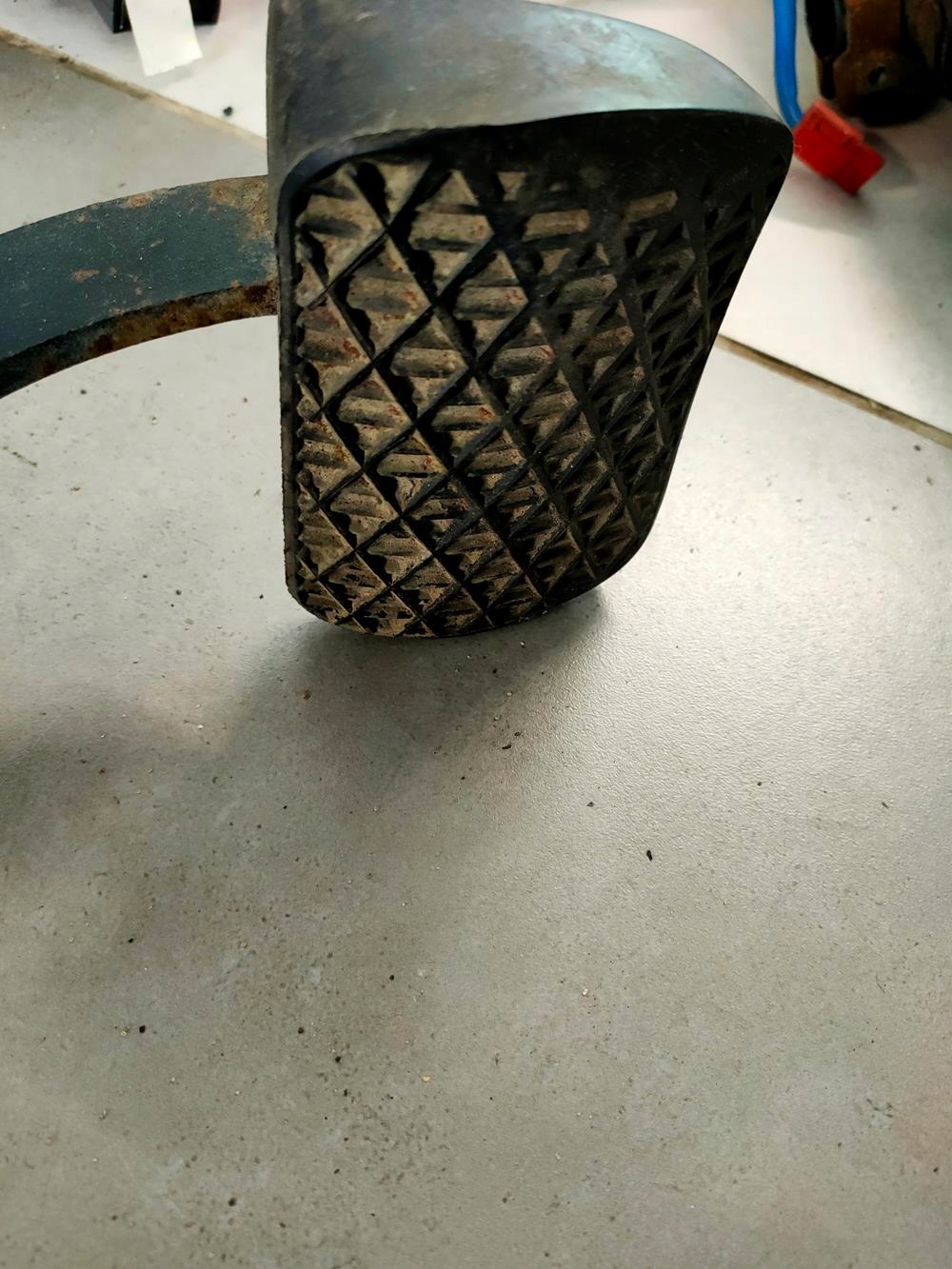 Pedał hamulca Mercedes 107 z czujnikiem - obrazek 2
