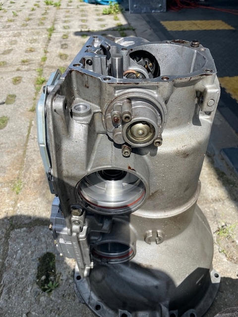 Dzwon skrzyni biegów z hydromatikiem Mercedes 107 380 SL i 560 SL - obrazek 4