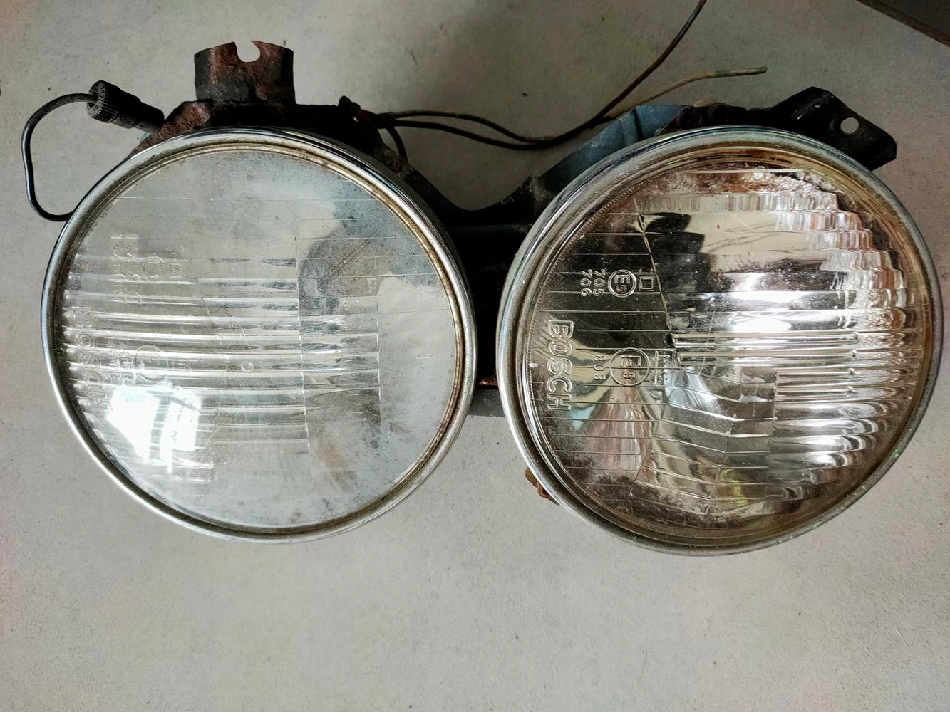 Otok / oring chrom lampy przód Mercedes 111/112