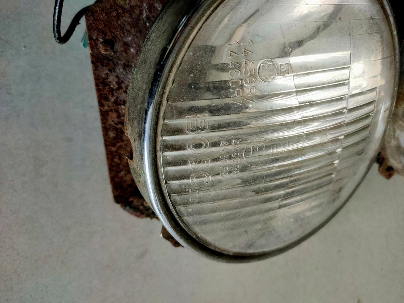 Otok / oring chrom lampy przód Mercedes 111/112 - obrazek 3