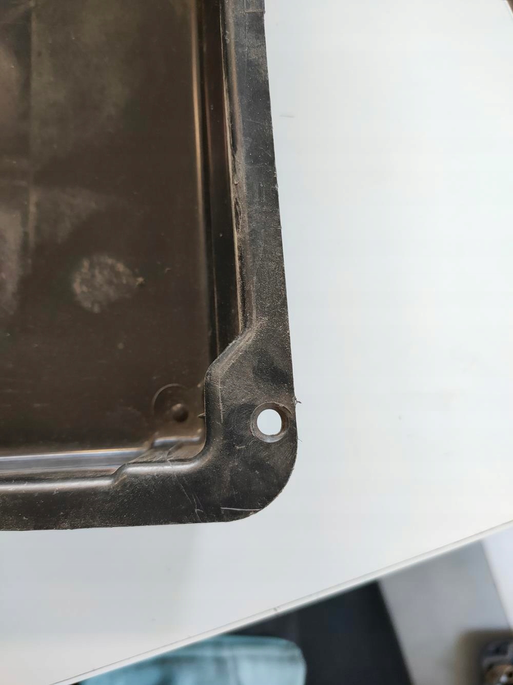 Skrzynka na apteczkę w podszybiu Mercedes 107 SLC - obrazek 3