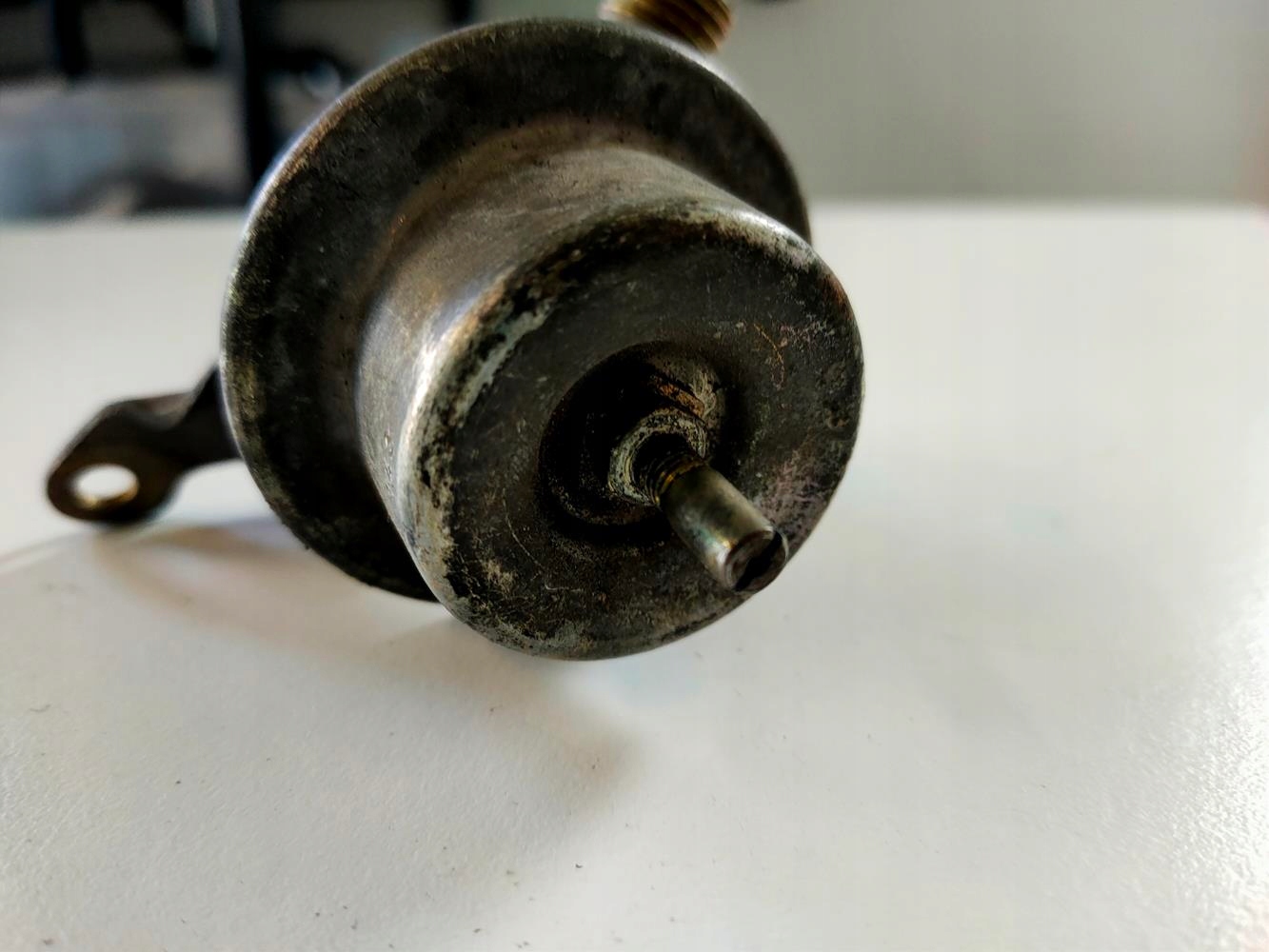 Zawór ciśnienia paliwa Mercedes 107