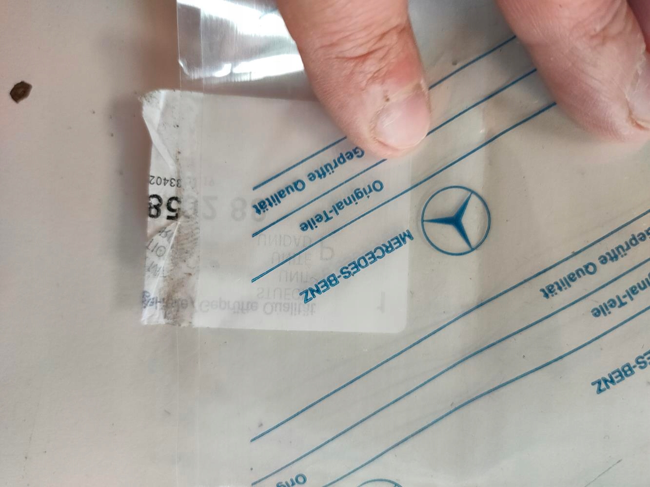 Mocowanie osłony chłodnicy Mercedes 107 - obrazek 4