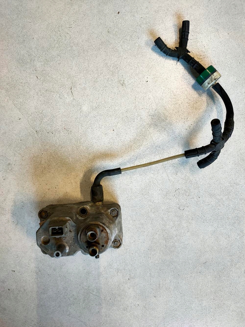 Zawór paliwa WUR Mercedes 107 0438140068