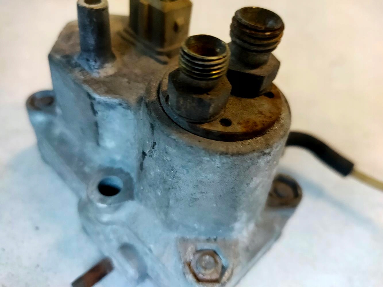 Zawór paliwa WUR Mercedes 107 0438140068 - obrazek 7