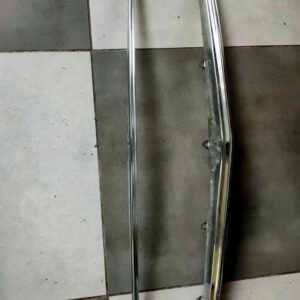 Rama grilla Mercedes W107 idealny chrom