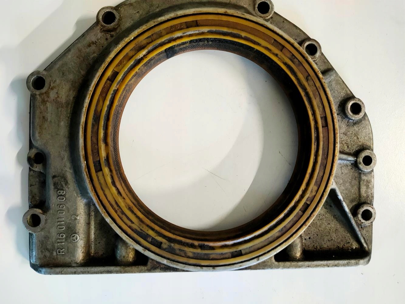 Tylny kołnierz uszczelniający wału korbowego Mercedes W107 W116-M116, M117