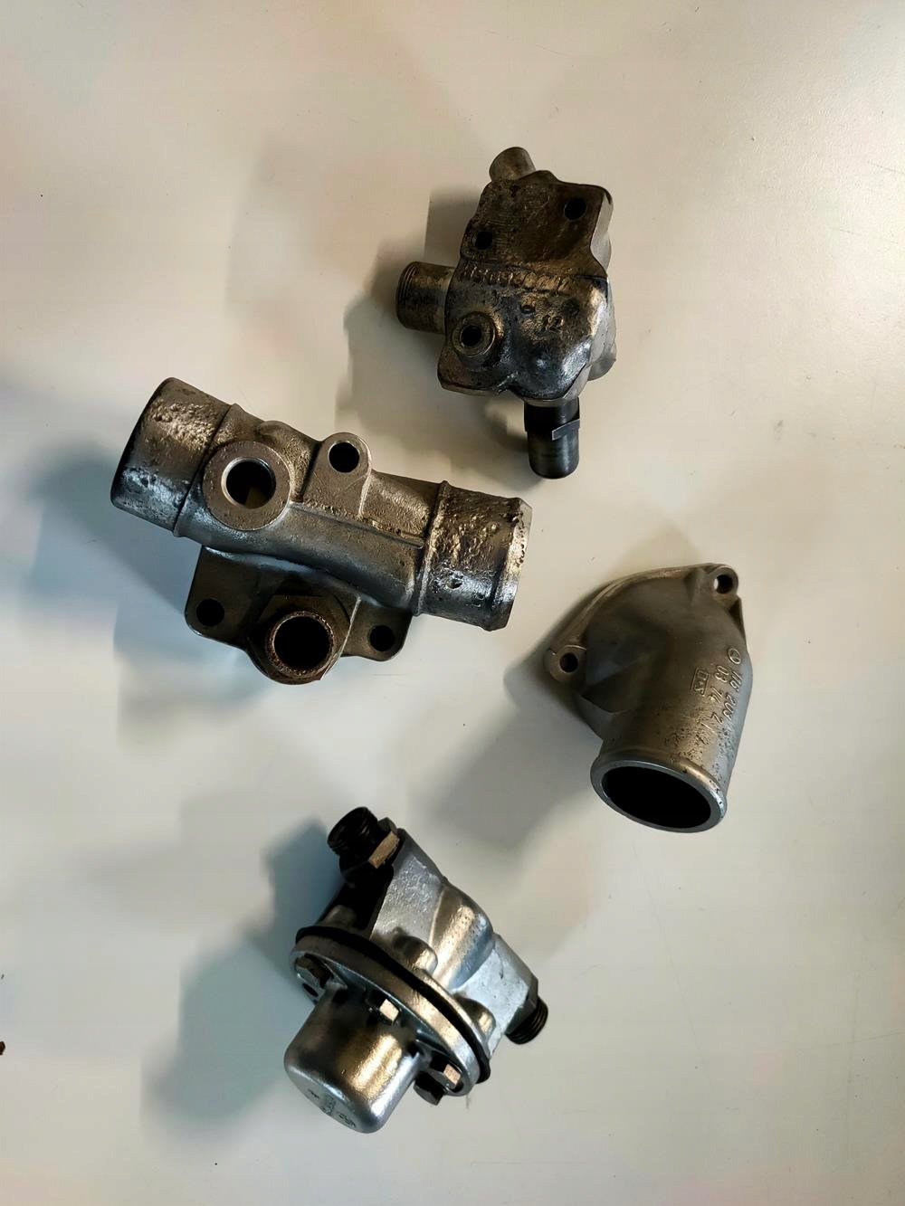 Element układu chłodzenia Mercedes 107