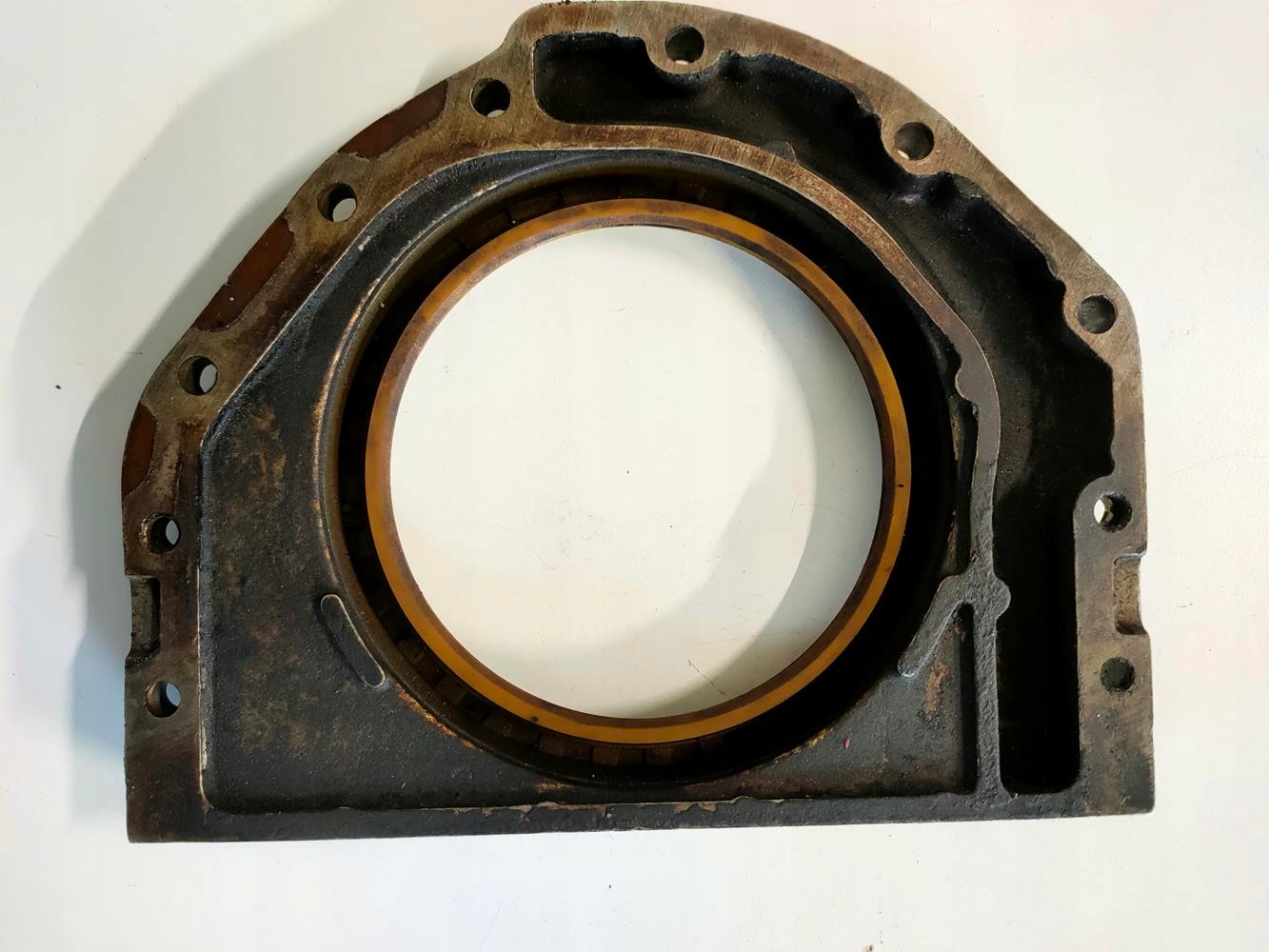 Tylny kołnierz uszczelniający wału korbowego Mercedes W107 W116-M116, M117 - obrazek 4