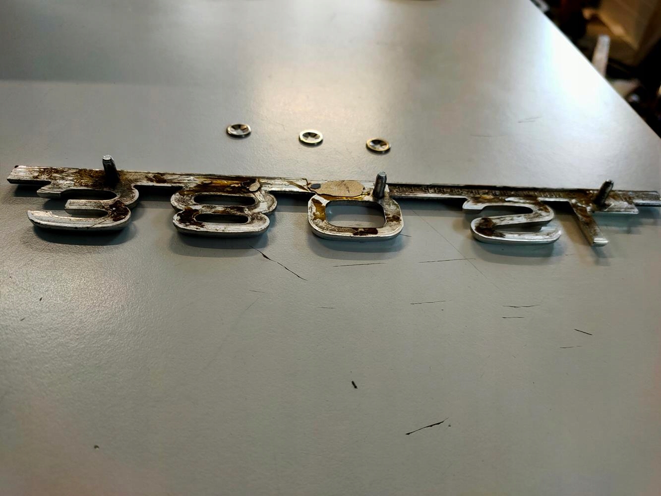 Emblemat bagażnika 350SL Mercedes 107 - obrazek 4