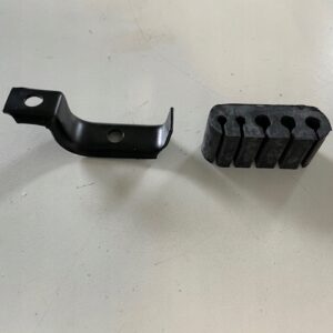 Przelotka i obejma przewodów podwozia (paliwa i hamulcowych) Mercedes 107