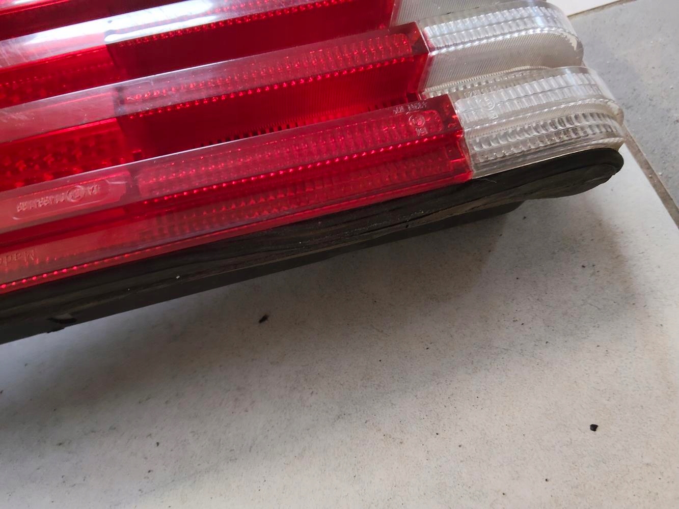 Tylna prawa lampa Mercedes 107 - obrazek 5