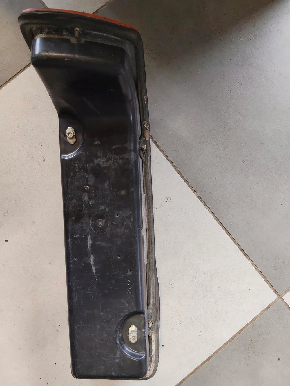 Tylna prawa lampa Mercedes 107 - obrazek 7