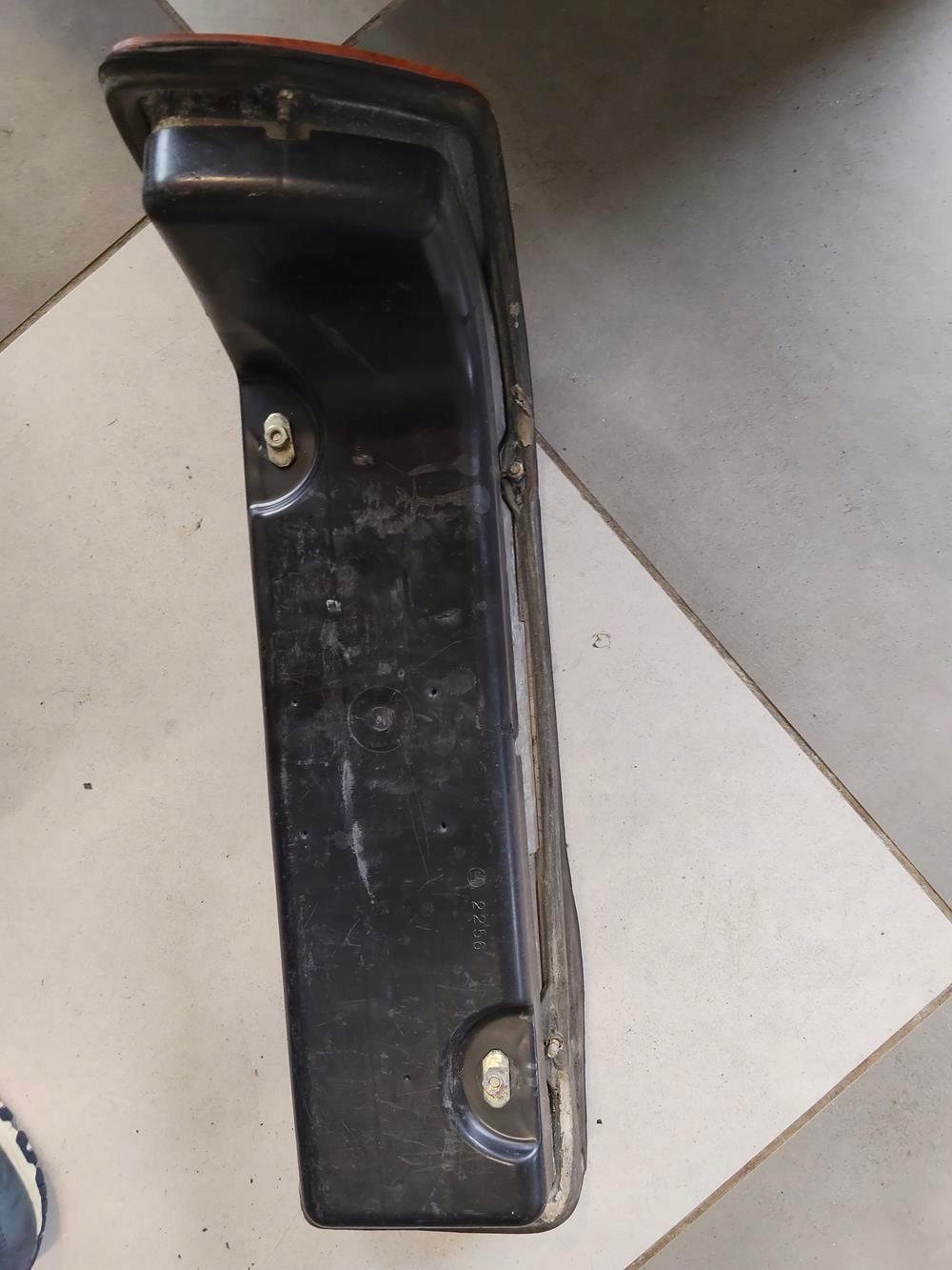 Tylna prawa lampa Mercedes 107 - obrazek 6