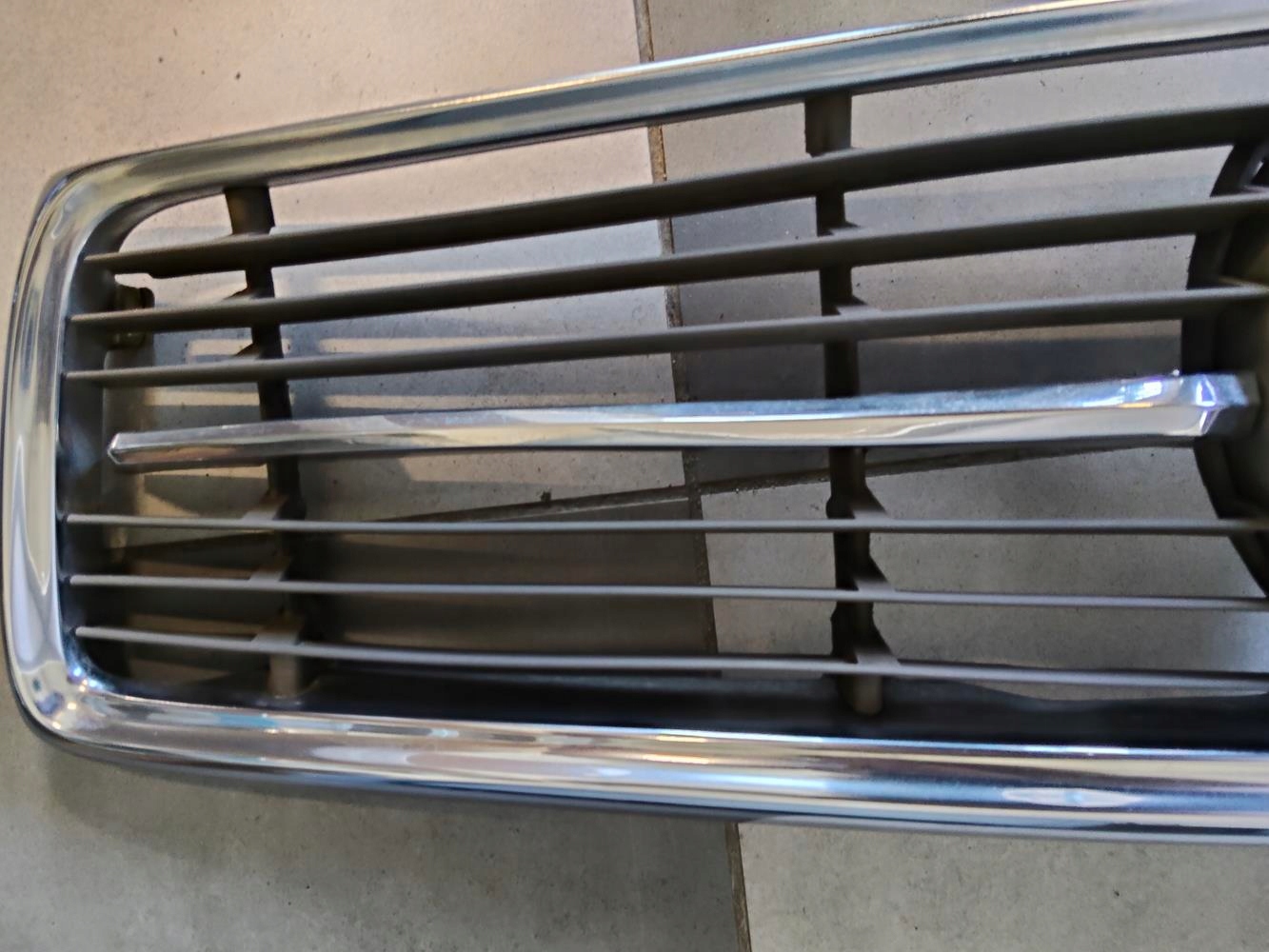Grill kompletny Mercedes W107 ładny idealny technicznie - obrazek 5