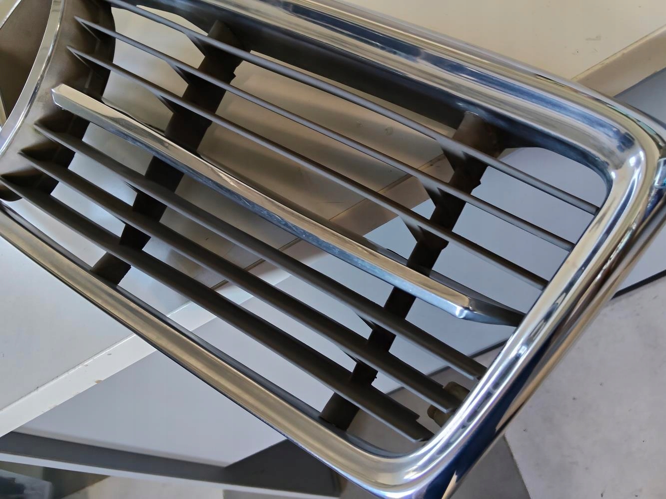 Grill kompletny Mercedes W107 ładny idealny technicznie - obrazek 13
